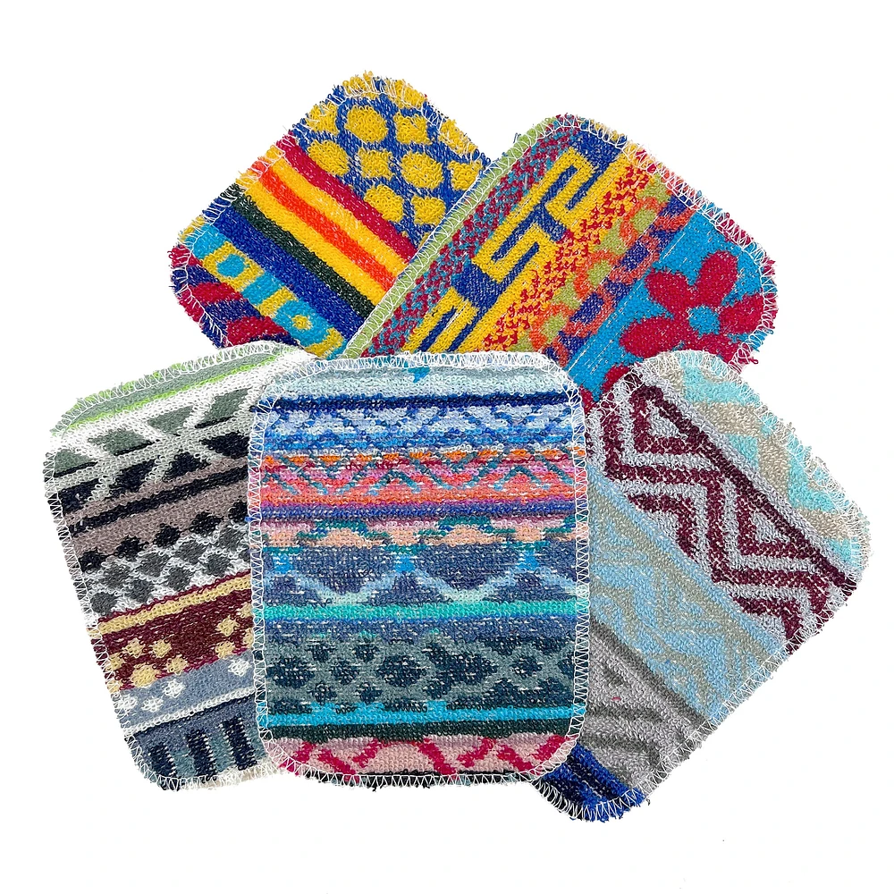 Patterned scrubbing sponge