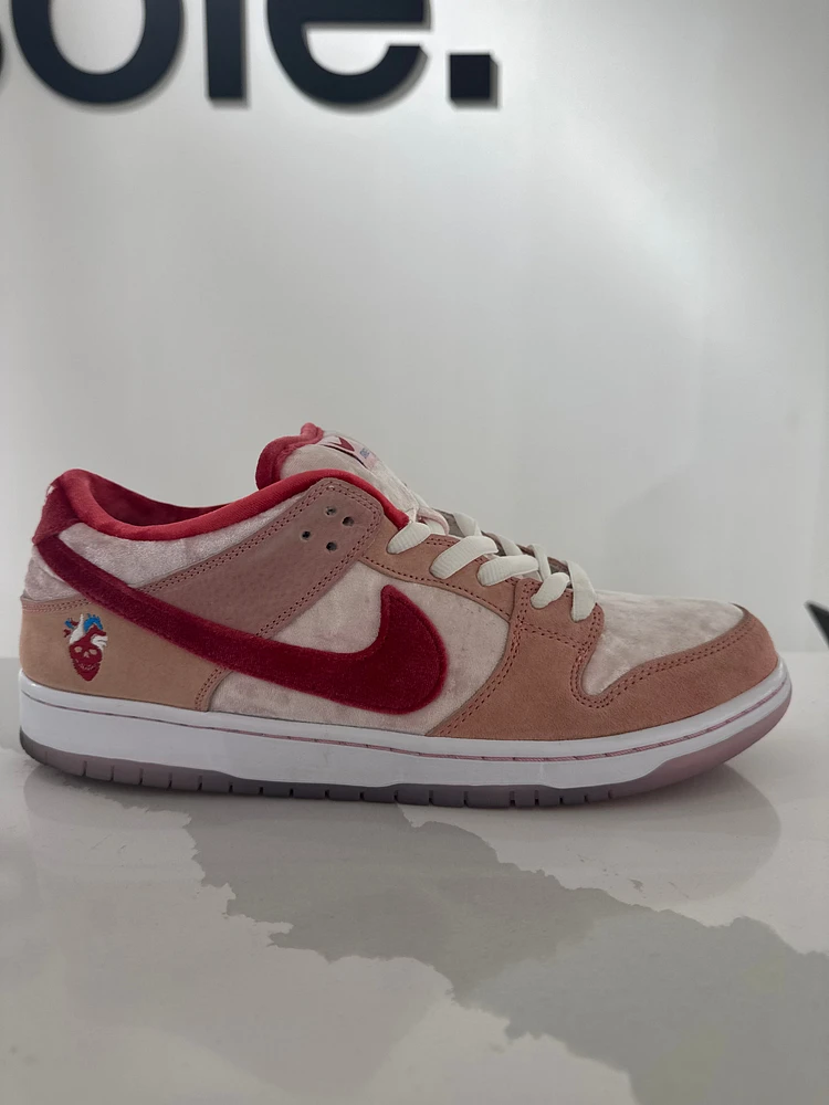 Pre-Owned StrangeLove x Dunk Low SB 'Valentine's Day'