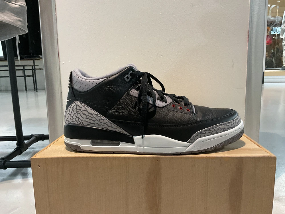 Pre-Owned Air Jordan 3 Retro OG 'Black Cement' 2024