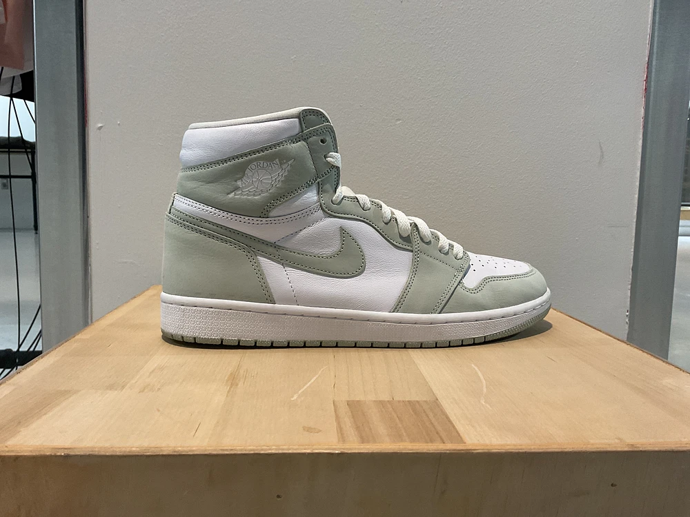 Pre-Owned Wmns Air Jordan 1 Retro High OG ‘Seafoam'