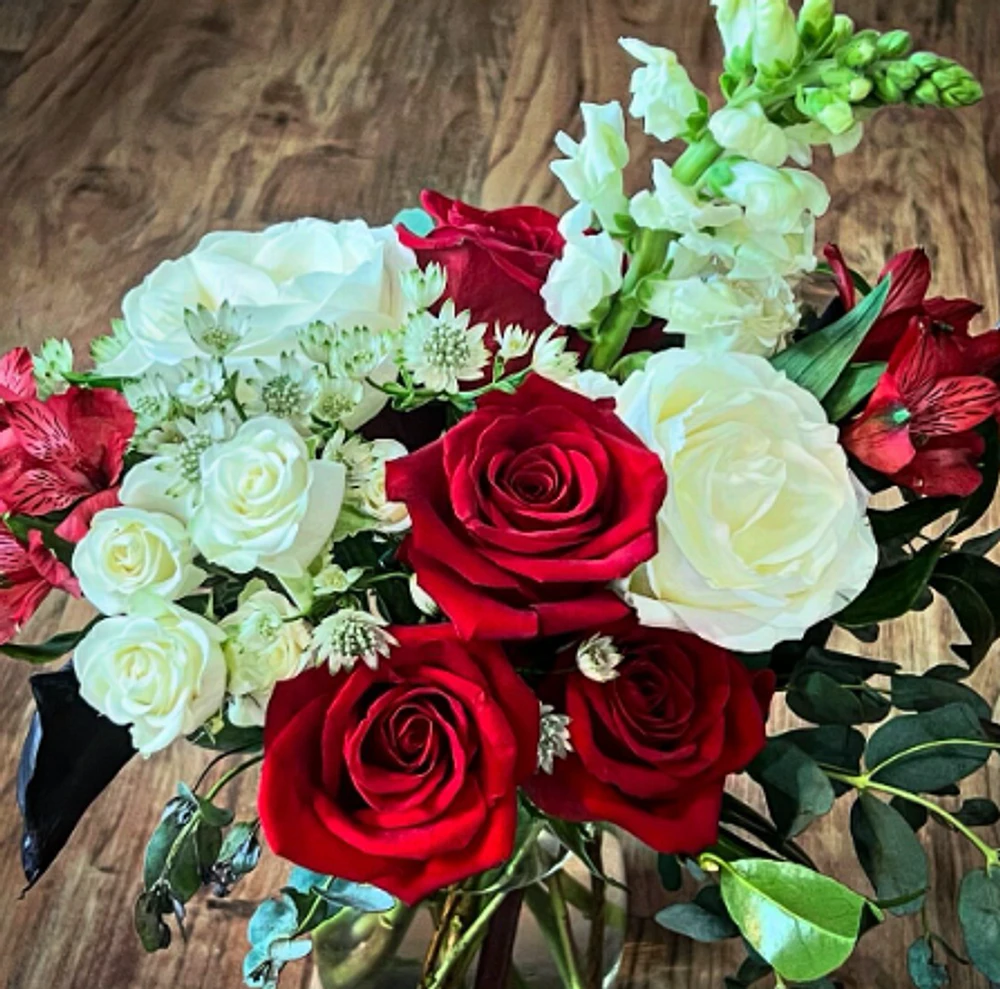 Scarlet Grace – A Classic Romance Arrangement