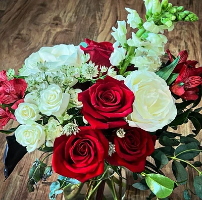 Scarlet Grace – A Classic Romance Arrangement