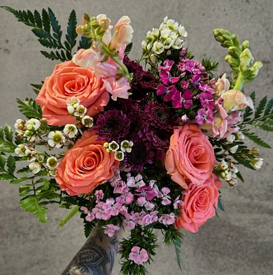 Bold & Rosy Bouquet – Coral Roses, Snapdragons, and Textured Wildflowers