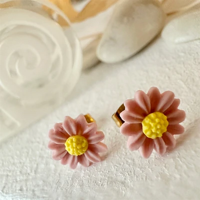 Bellis Porcelain Daisy Stud Earrings