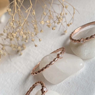 Gleipnir Dainty Twist Ring Size 6