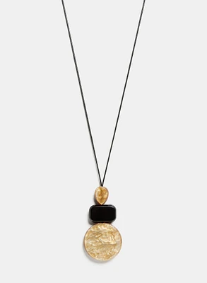 Collier long à pendentif géométrique