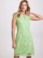 Robe en dentelle à motif floral