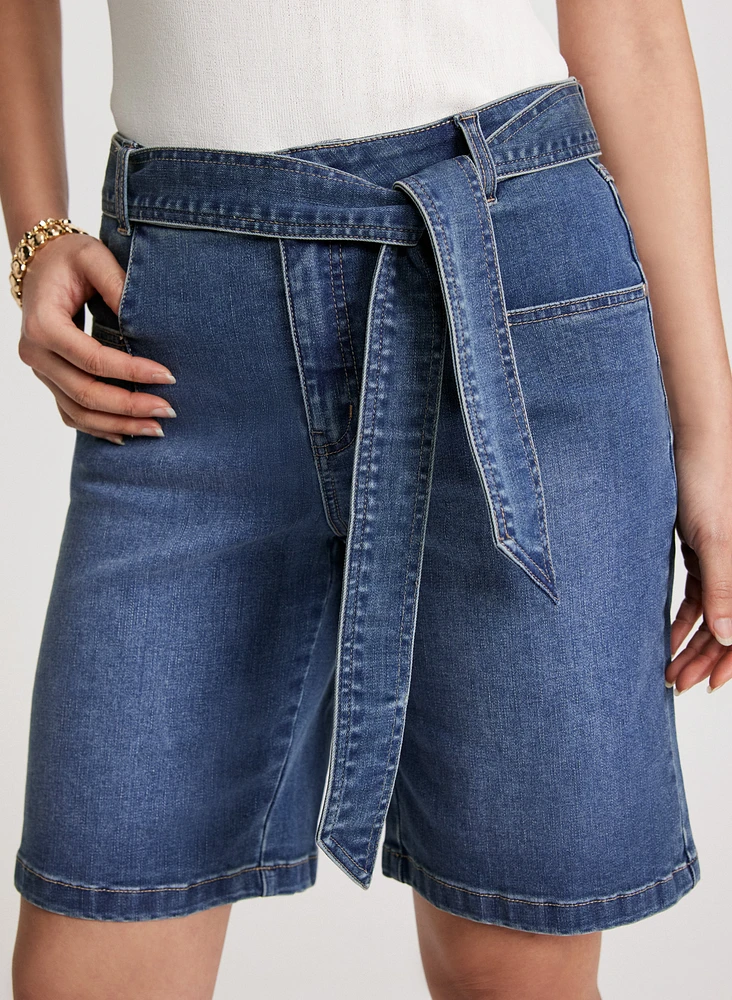 Short en denim avec ceinture à nouer