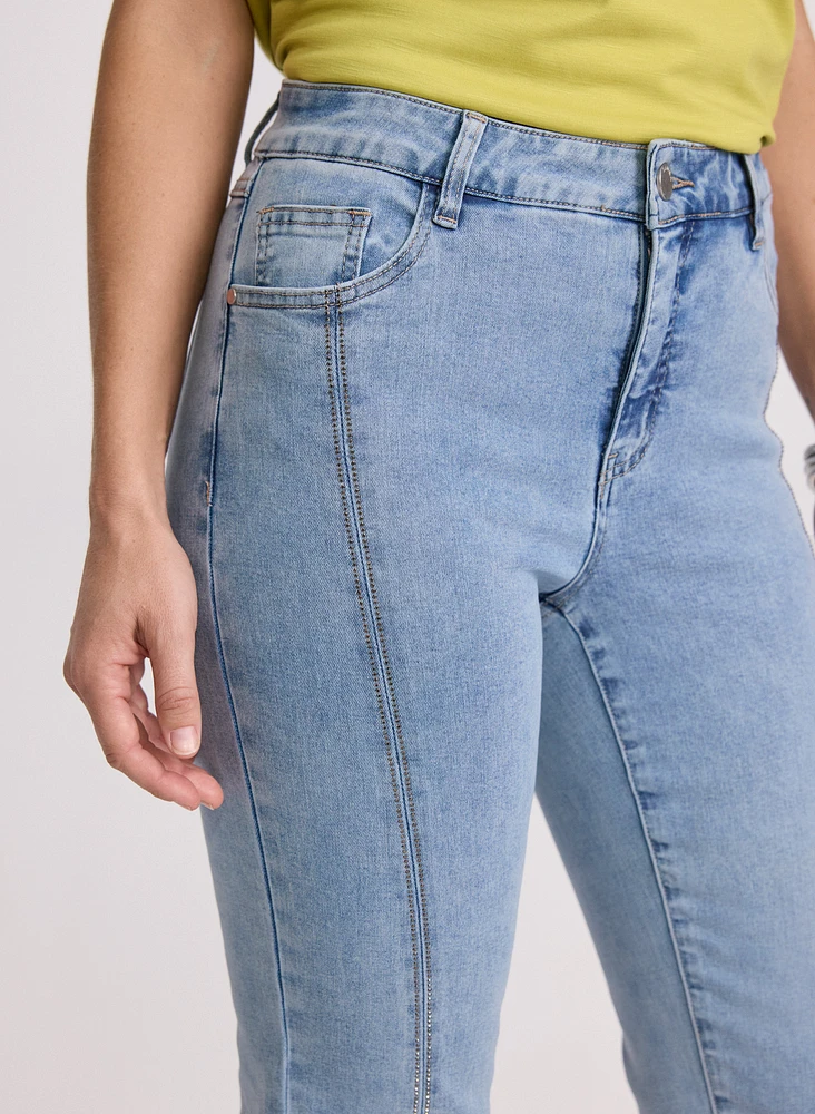 Capri en denim orné de pierres