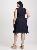 Robe boutonnée sans manches à oeillets