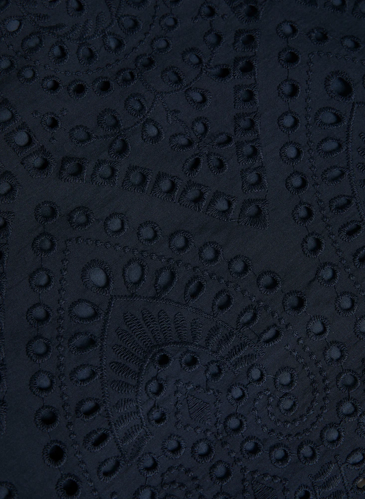 Robe boutonnée sans manches à oeillets