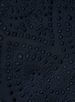 Robe boutonnée sans manches à oeillets