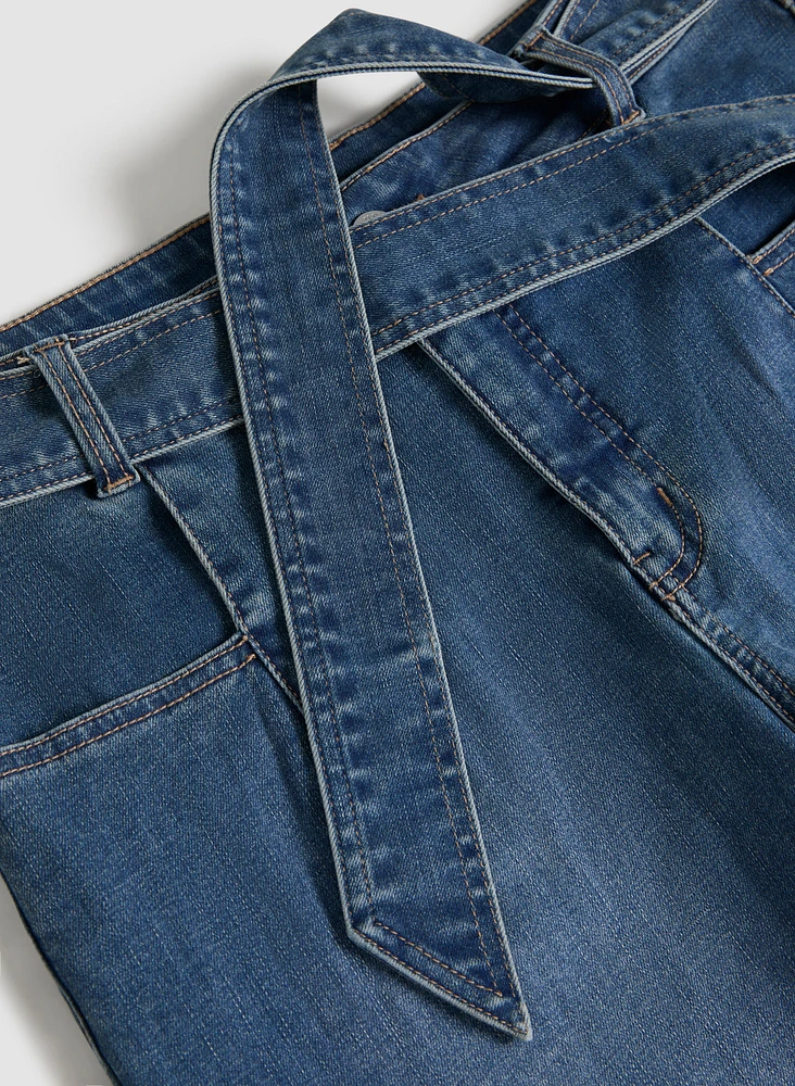 Short en denim avec ceinture à nouer