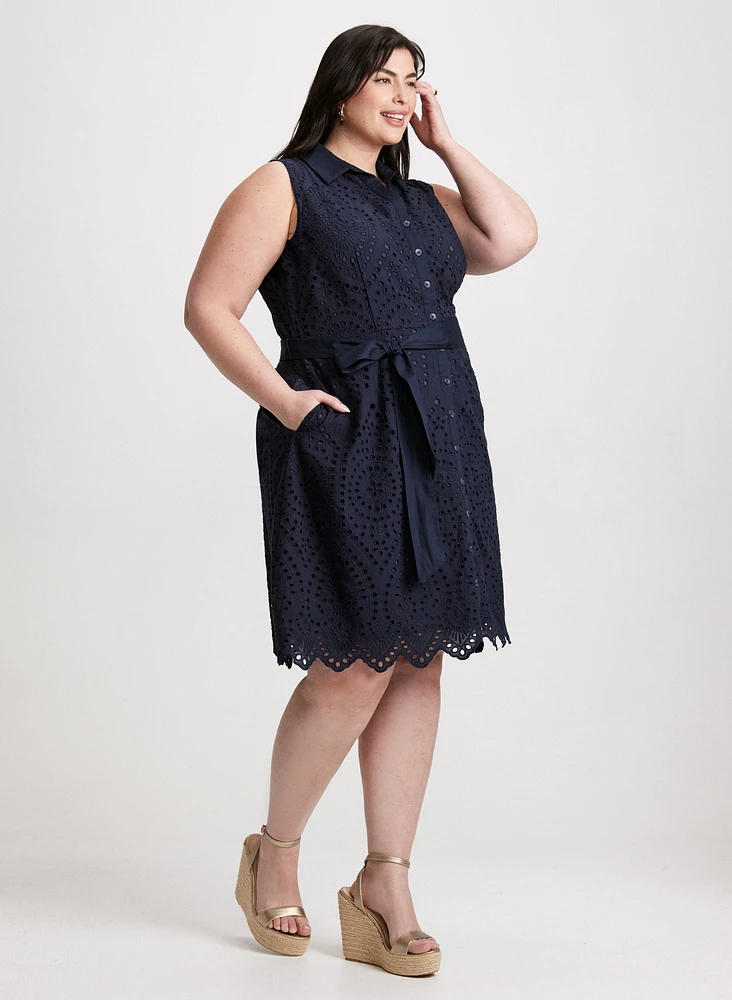 Robe boutonnée sans manches à oeillets