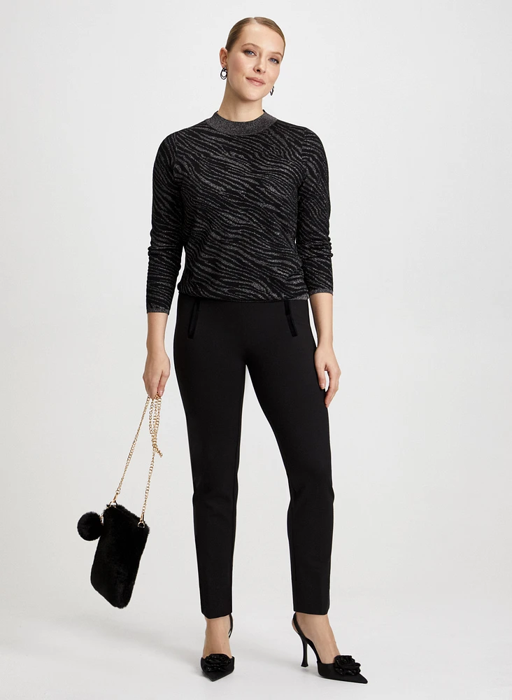 Pullover zébré et pantalon à détails en velours
