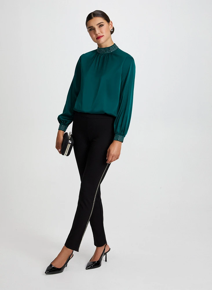 Haut satiné et pantalon à bandes décoratives