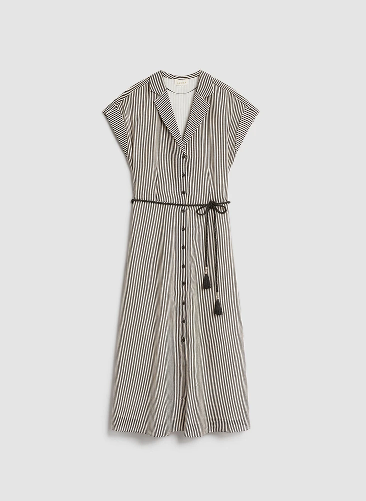 Robe rayée à boutons et ceinture