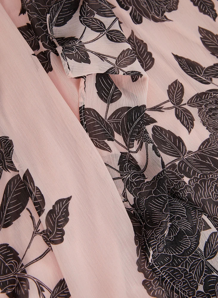 Robe fleurie à épaules dénudées