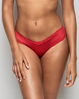 Culotte cheeky avec bordure en dentelle rouge cosmo