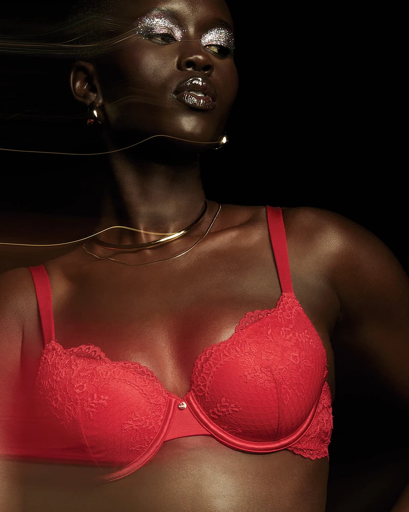 Soutien-gorge couvrant légèrement doublé tout en dentelle rouge cosmo