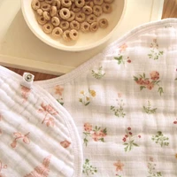Bavoir Burpy en mousseline de coton Essentials - Motif floral campagnard