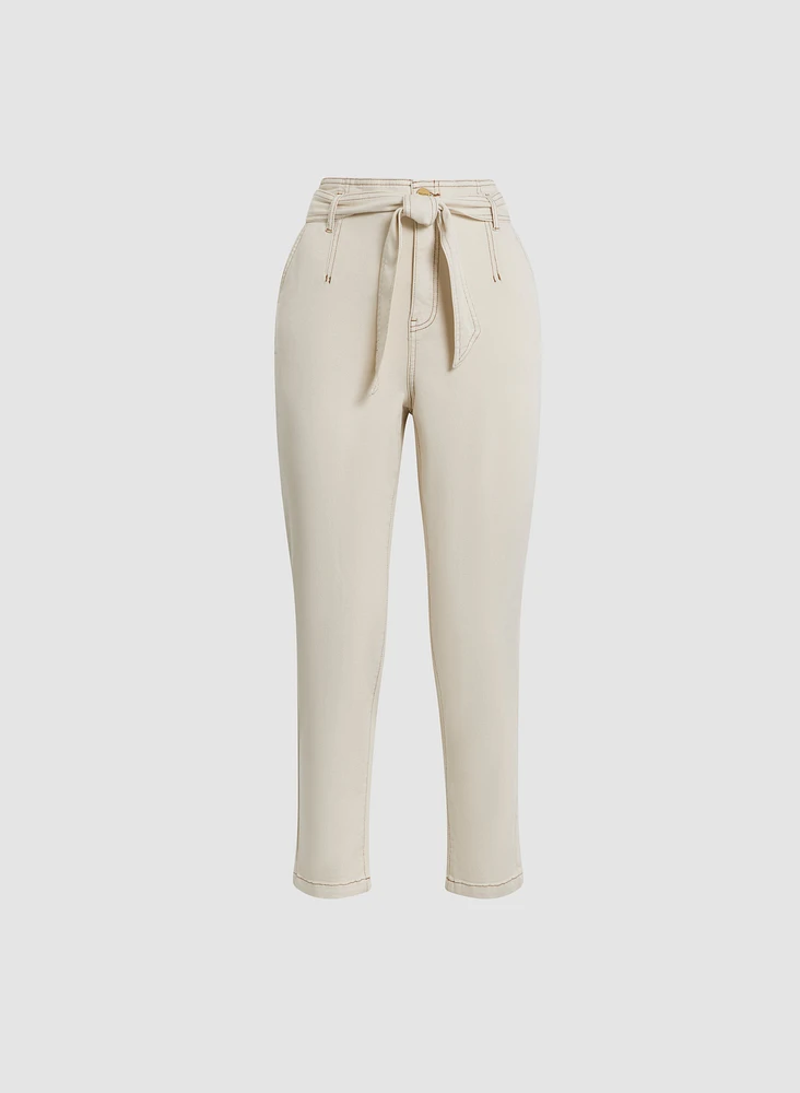 Jean à taille nouée
