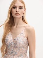 Robe à broderies florales et billes