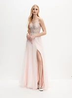 Robe à broderies florales et billes