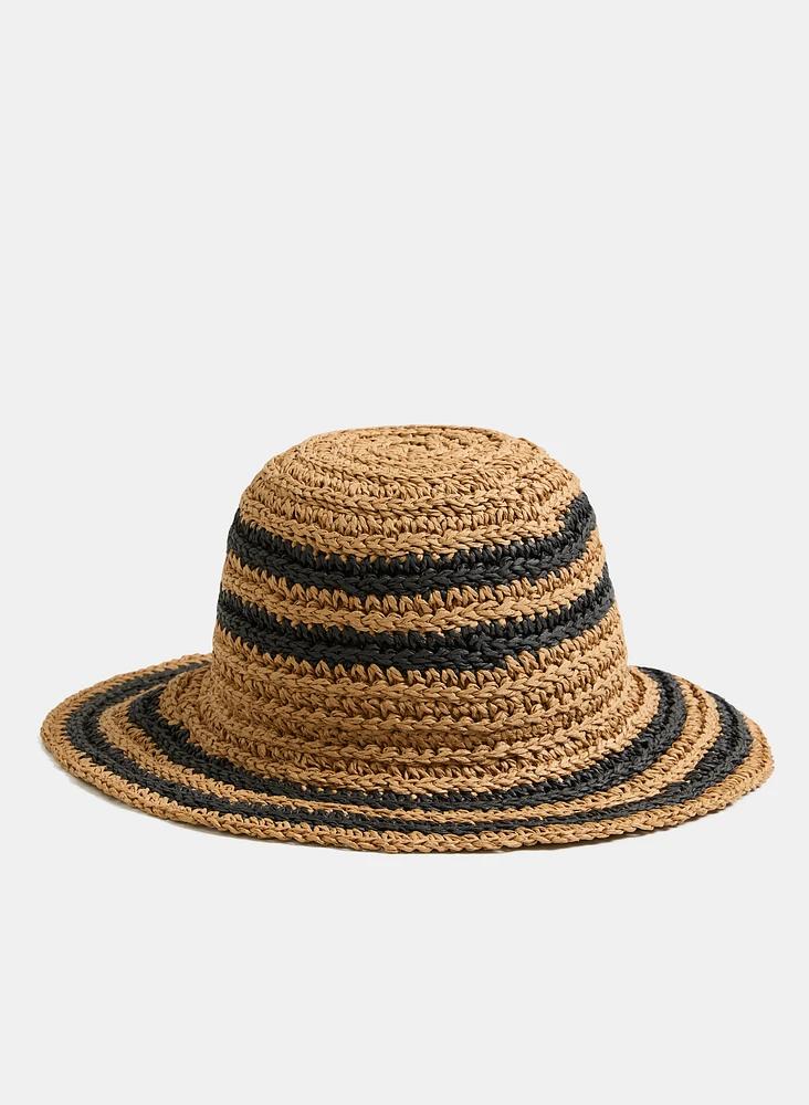 Chapeau à rayures en paille