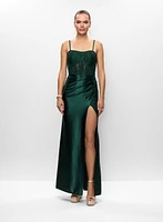 Robe lacée au dos avec broderies