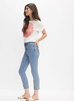 Capri en denim à broderies florales