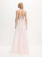Robe à broderies florales et billes