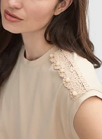 Haut à détail en crochet