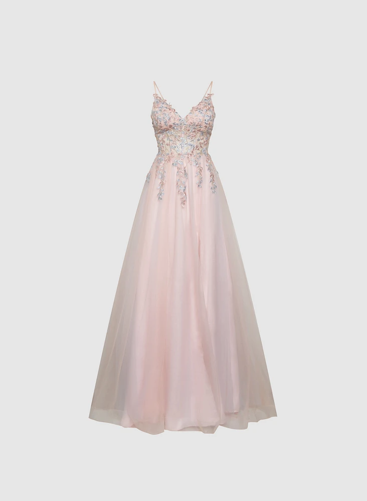 Robe à broderies florales et billes