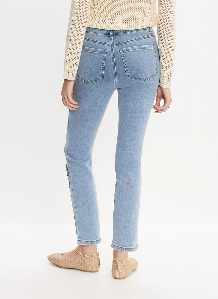 Jean à jambe droite broderies
