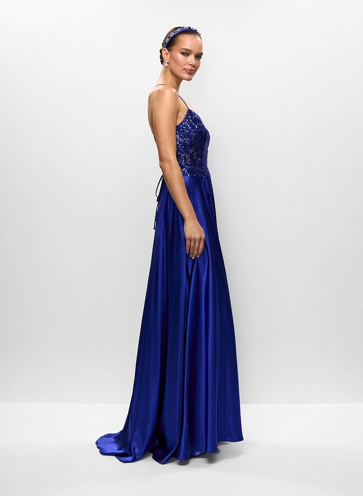 Robe satinée avec laçage au dos