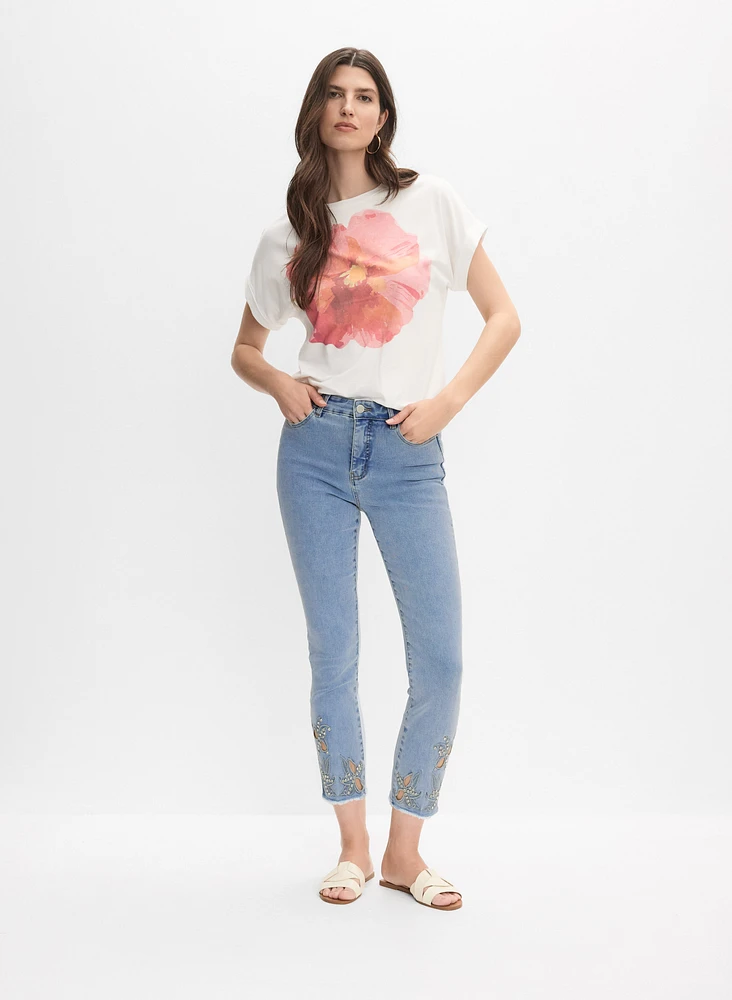 Capri en denim à broderies florales