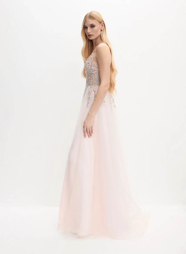 Robe à broderies florales et billes