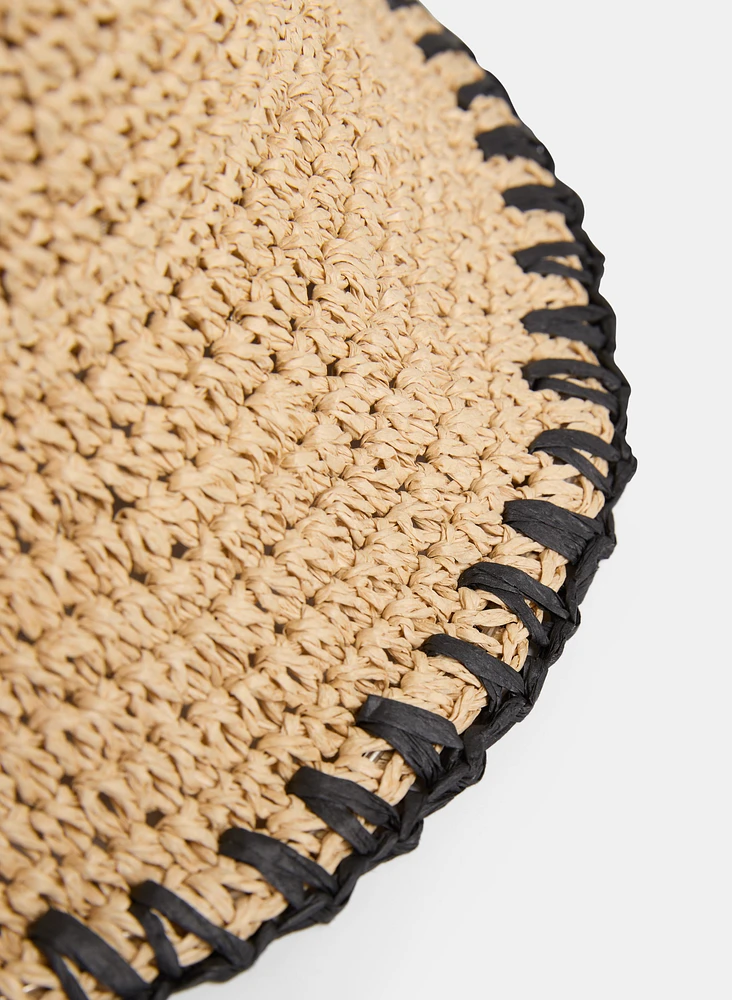 Chapeau cloche en paille crochetée