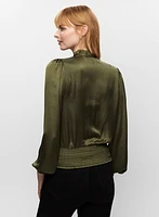 Haut satiné à pois et détails froncés