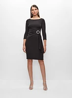Robe drapée avec boucle à la taille