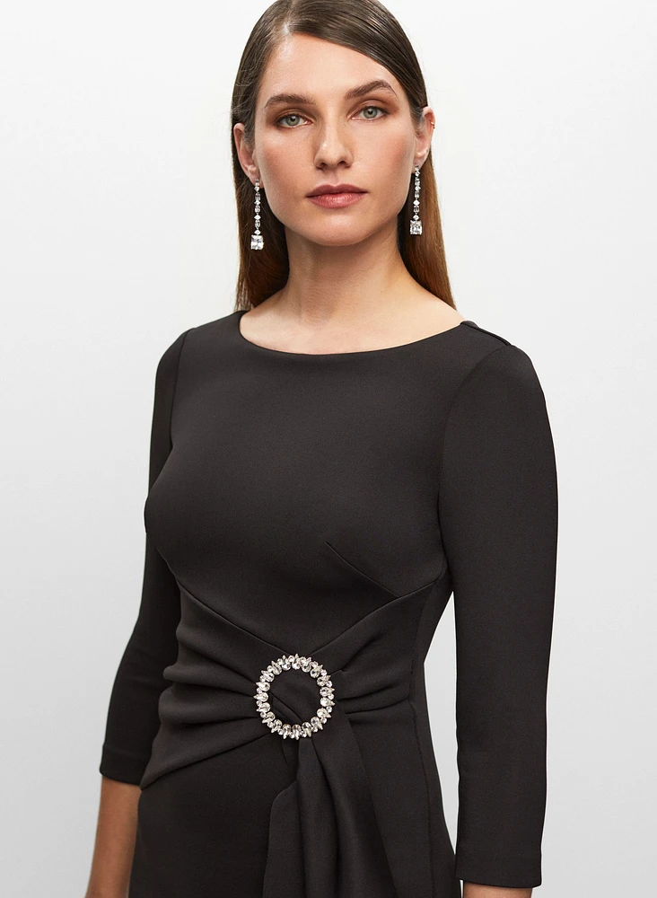 Robe drapée avec boucle à la taille