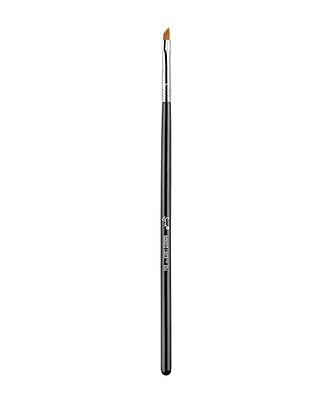 E06 Winged Liner Brush
