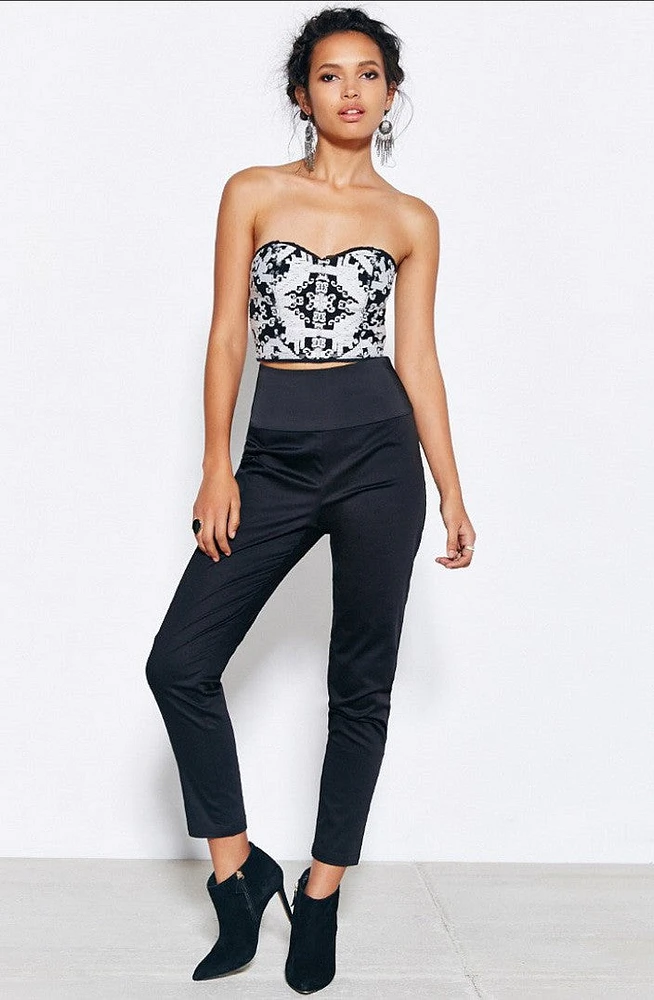 INDIE : EMBROIDERED BUSTIER TOP