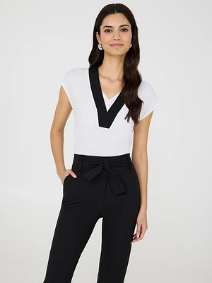 Contrast V-Neck Crepe Knit Top