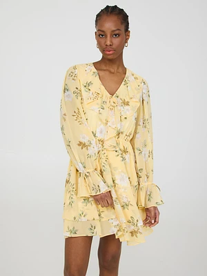 Mini-robe fleurie en mousseline et volants