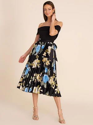 Robe mi-longue à épaules dénudées avec jupe fleurie