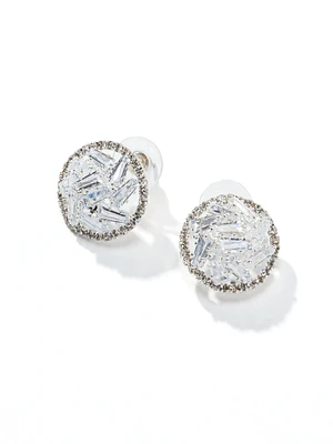 Boucle d'oreille ornée de pierres précieuses