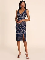 Robe fourreau en dentelle à col V