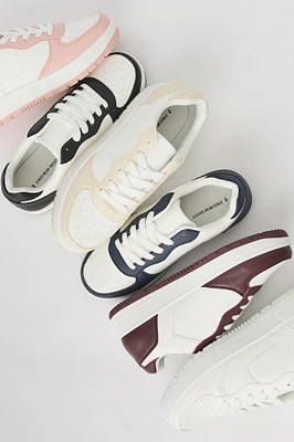 Classic Low Top Lace Up Sneaker